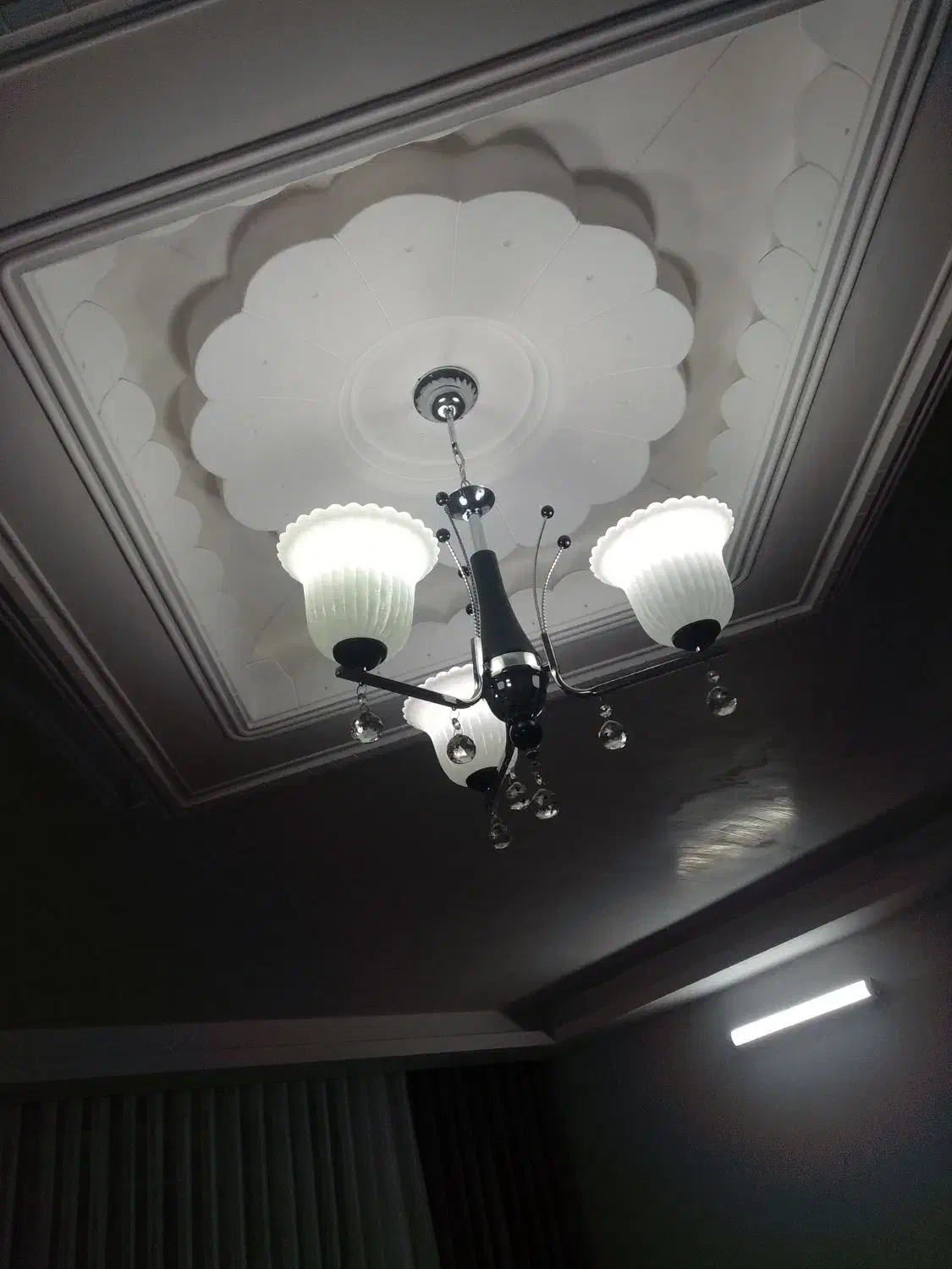 لوستر|لوستر و چراغ آویز|نیشابور, خط کاشمر|دیوار