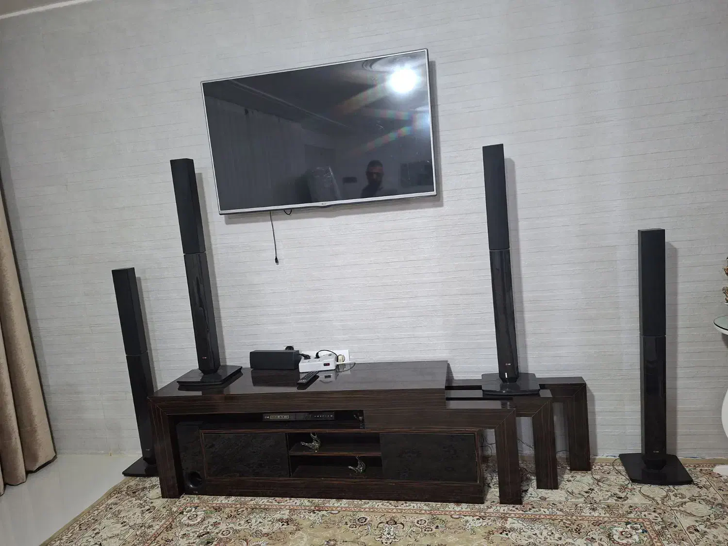 میز تی وی|میز تلویزیون|تربت جام, شیخ احمد جامی|دیوار