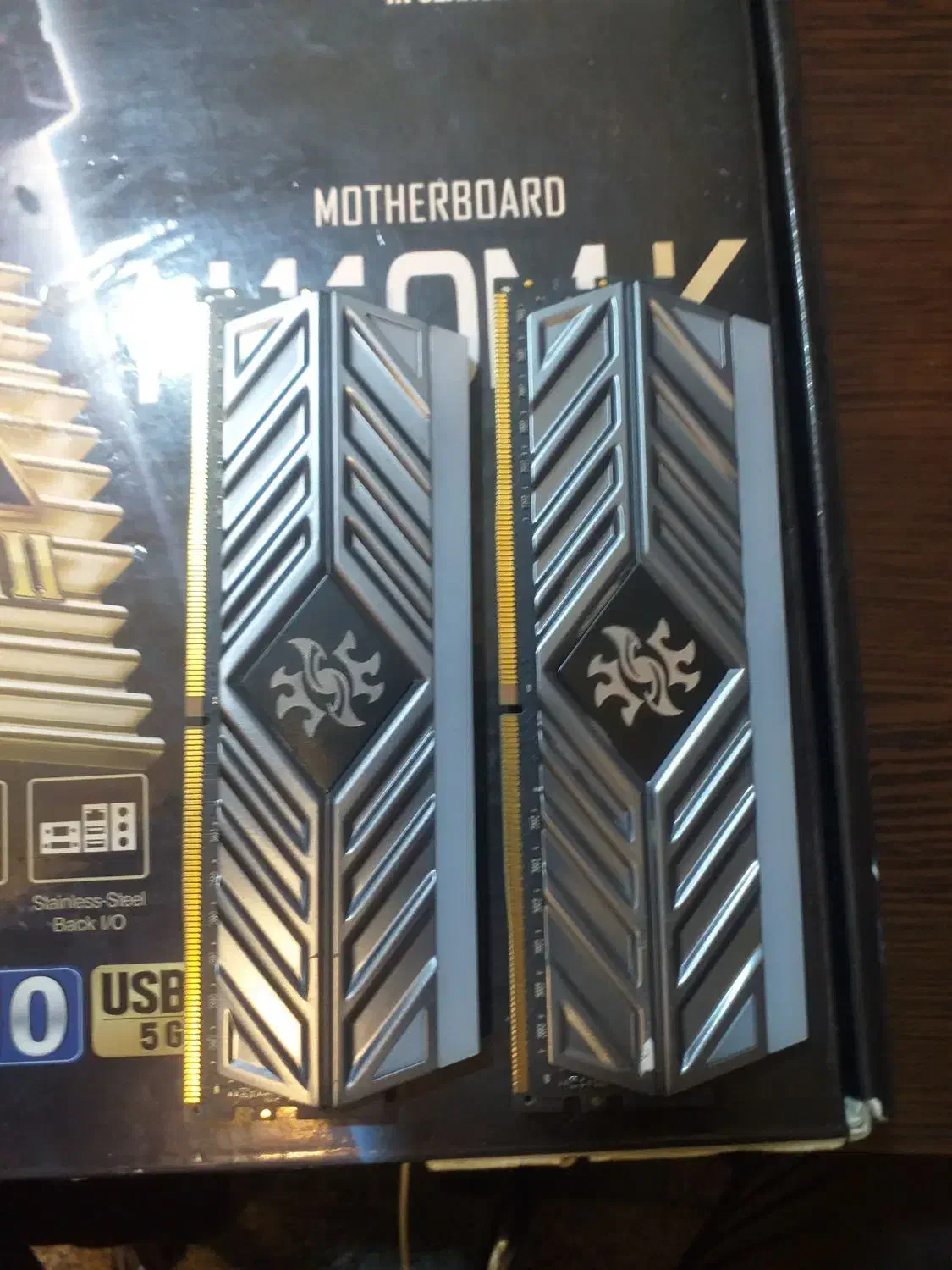 رم ۱۶ گیگ ddr4 آر جی بی دار درحد نو|قطعات و لوازم جانبی رایانه|تهران, شهرک پاسداران|دیوار