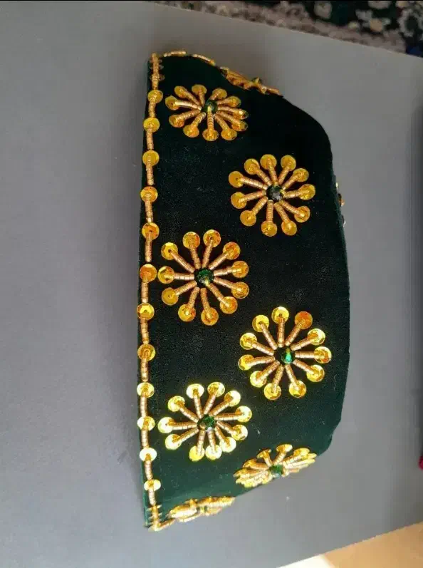 لچک محلی|لباس|یاسوج, |دیوار