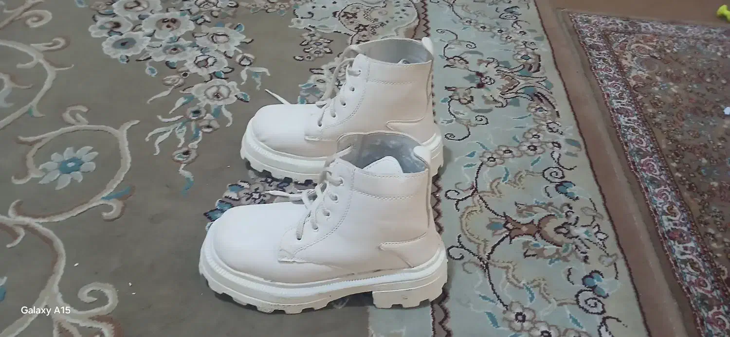 نیم بوت کرم|کیف، کفش، کمربند|مشکین‌دشت, |دیوار