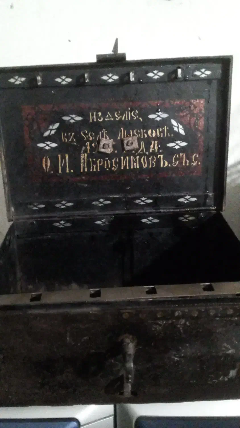 صندوقچه قدیمی دارای کلید مخفی|کلکسیون اشیاء عتیقه|رشت, عینک|دیوار