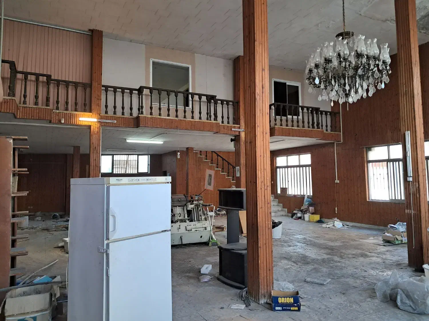 لوستر قدیمی بسیارنفیس پرشاخه|لوستر و چراغ آویز|خرم‌آباد (تنکابن), |دیوار