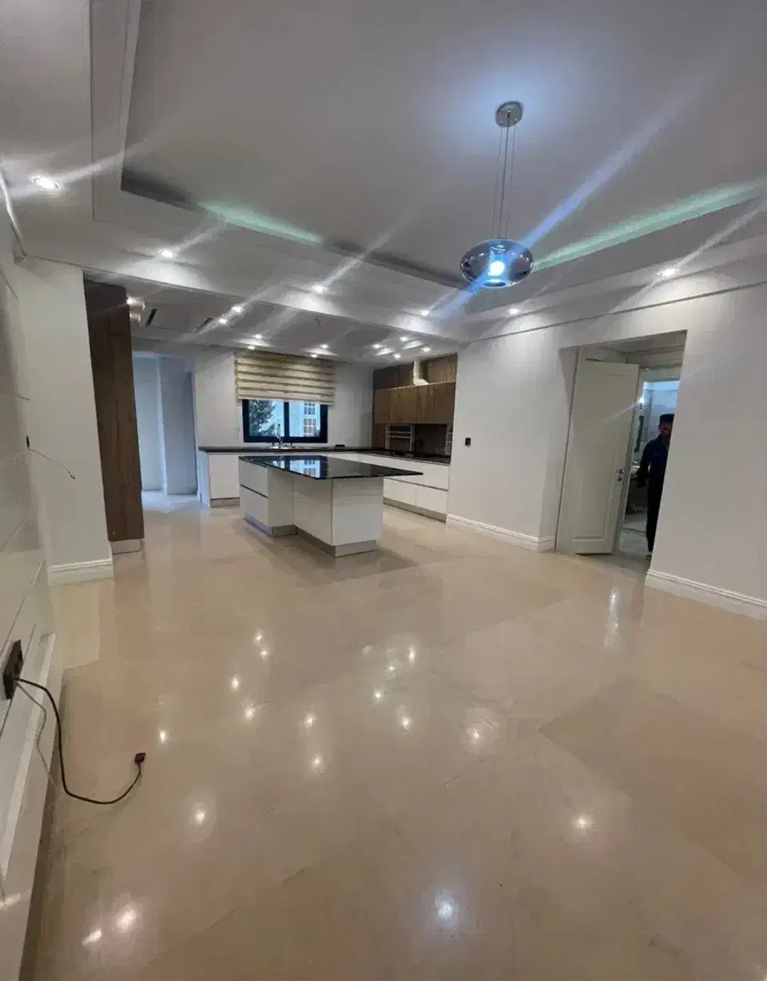 زعفرانیه ۱۸۵ متر ۳ خواب ۱مستر ۲ پارکینگ سندی