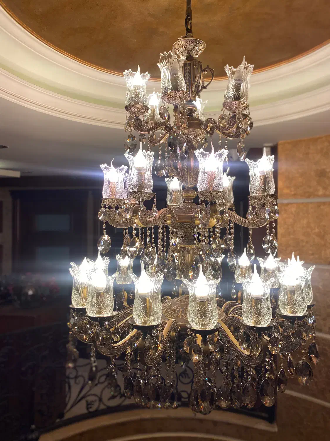 لوستر سلطنتی ۱۶ شاخه ورساچ|لوستر و چراغ آویز|کاشان, شریعتی|دیوار