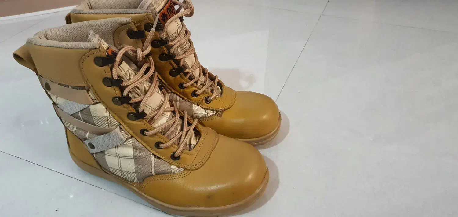 بوت|کیف، کفش، کمربند|نیشابور, گنبد سبز|دیوار