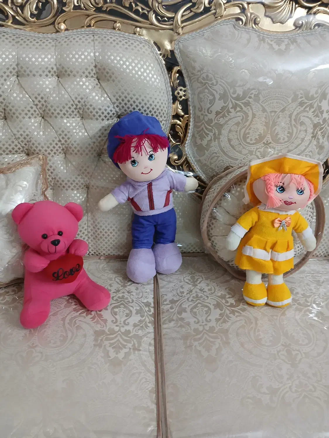 عروسک|اسباب‌بازی بچه|نیشابور, هفده شهریور|دیوار