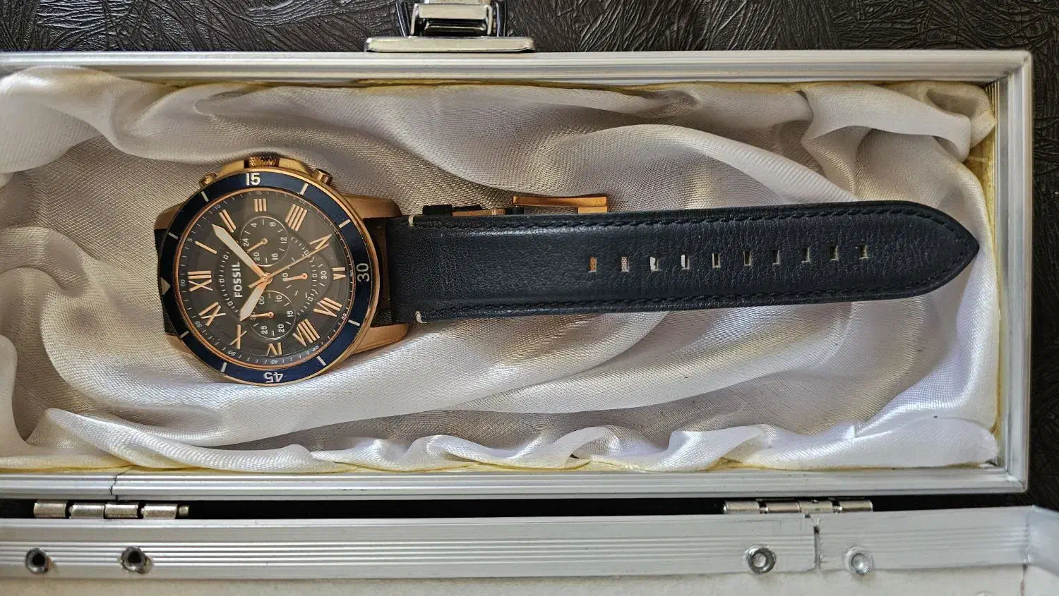 ساعت برند فسیل|ساعت|شیراز, سینما سعدی|دیوار