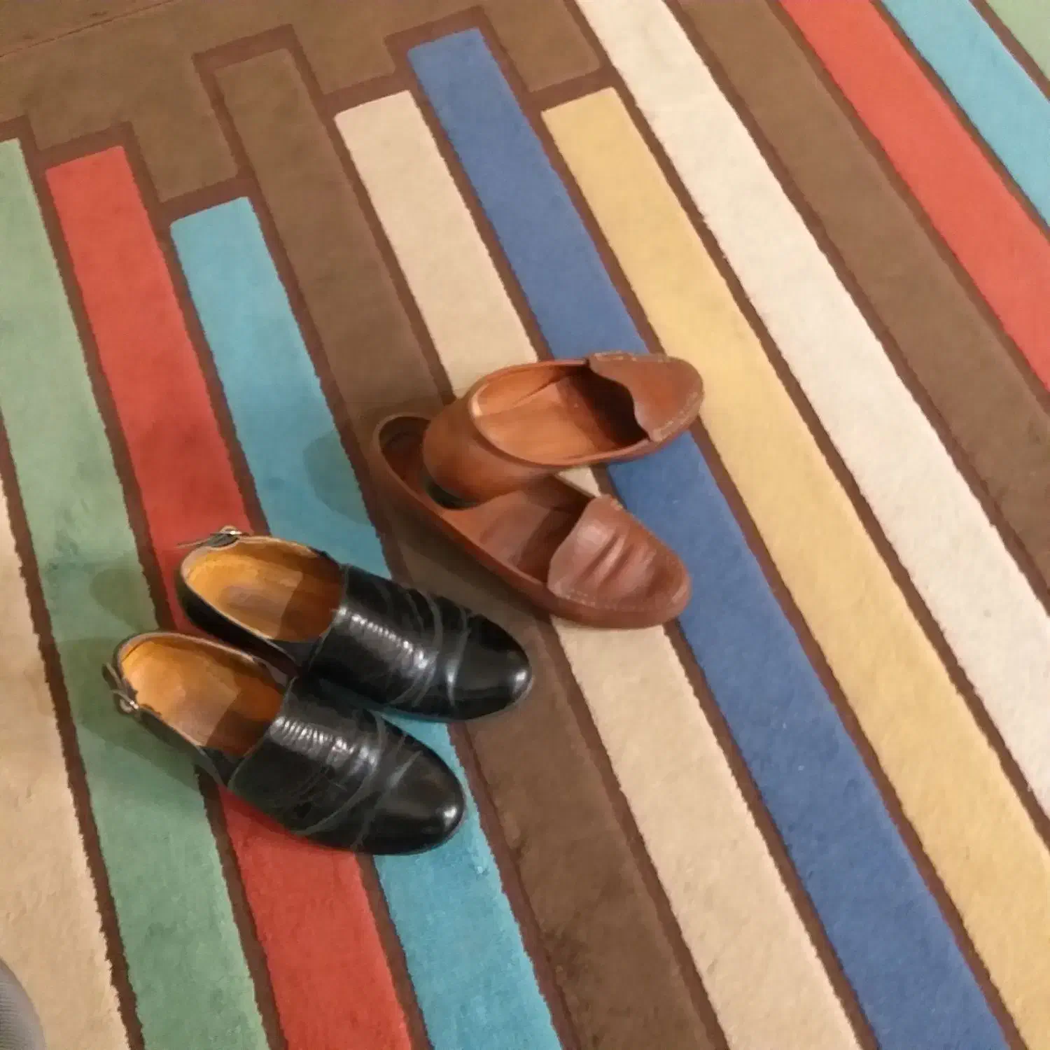 کفش سایز ۴۲عسلیه مشکی سایز  ۴۰چرم درحد نو|کیف، کفش، کمربند|یزد, |دیوار