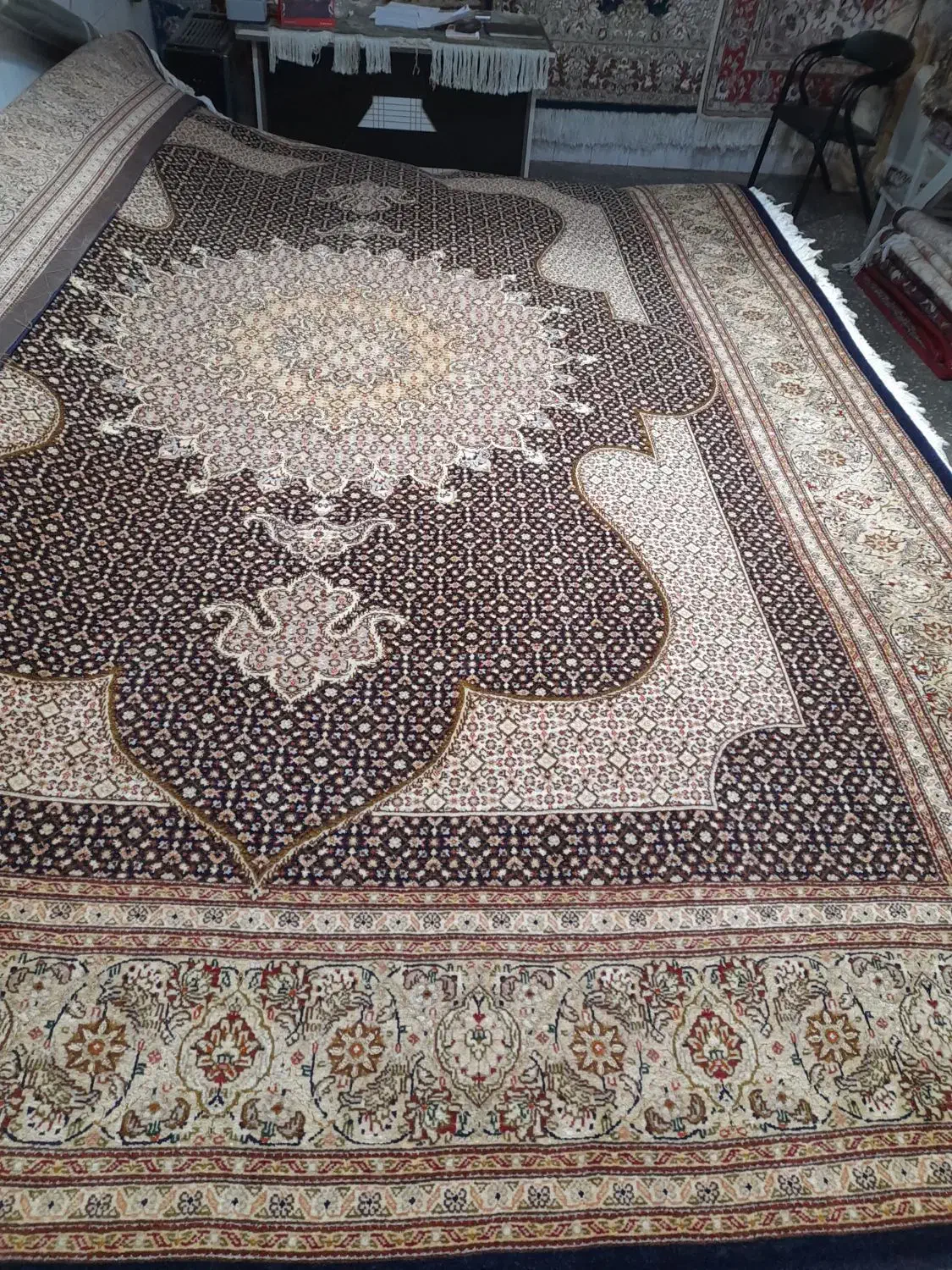 قالی۹متری ۴۰رج نقشه قاب قرانی درحدنوو۵۰رج|فرش|تبریز, |دیوار