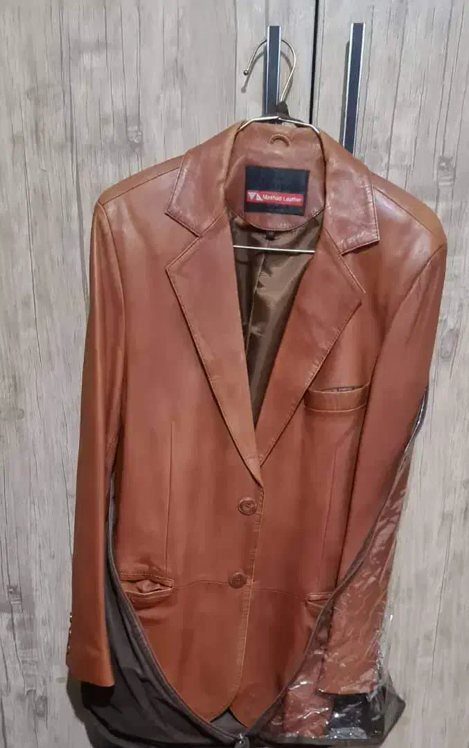 کاپشن چرم و بوفالو|لباس|اصفهان, قلعه طبره|دیوار