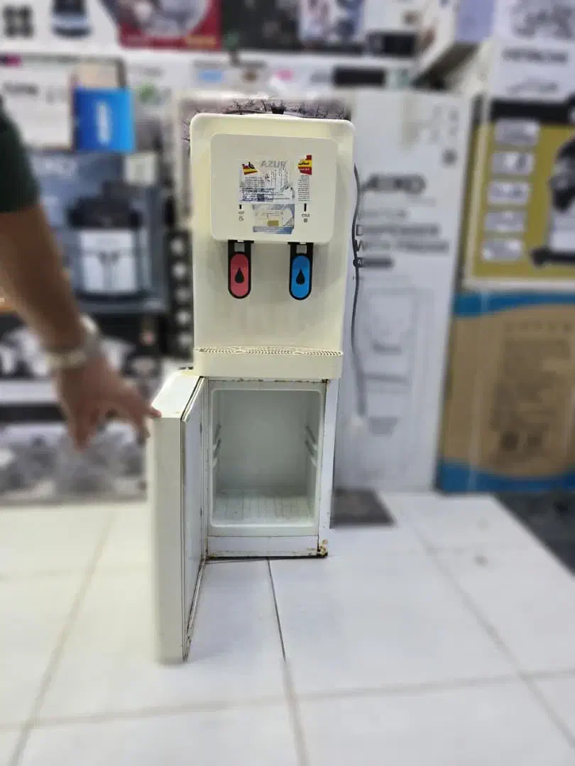 آبسردکن ایستاده|آب‌سردکن و تصفیه آب|قشم, |دیوار