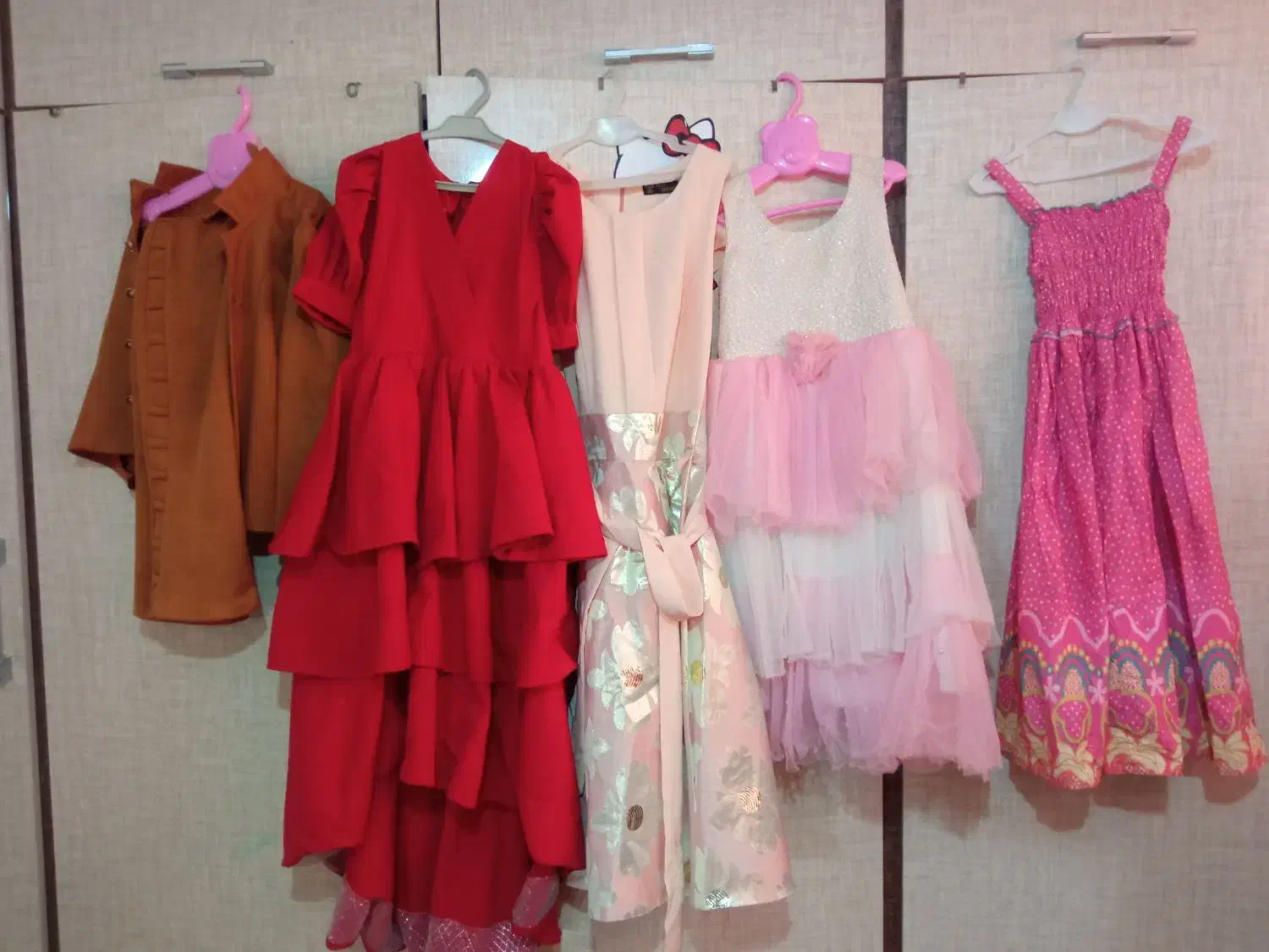 سالم در حد نو|لباس|تربت‌حیدریه, قائم|دیوار