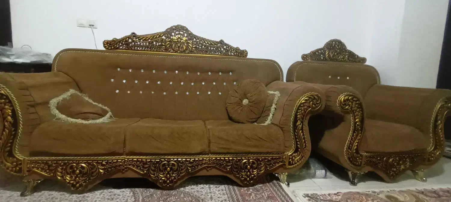 مبل راحتی تاج دار|مبلمان خانگی و میز عسلی|آستانه اشرفیه, |دیوار