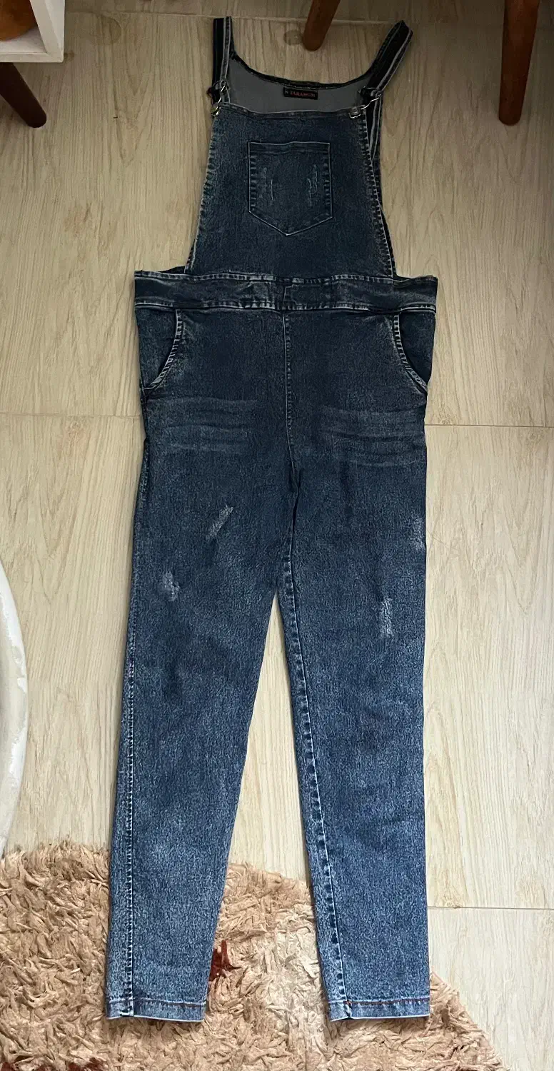 شلوار جین زنانه|لباس|رشت, منظریه|دیوار