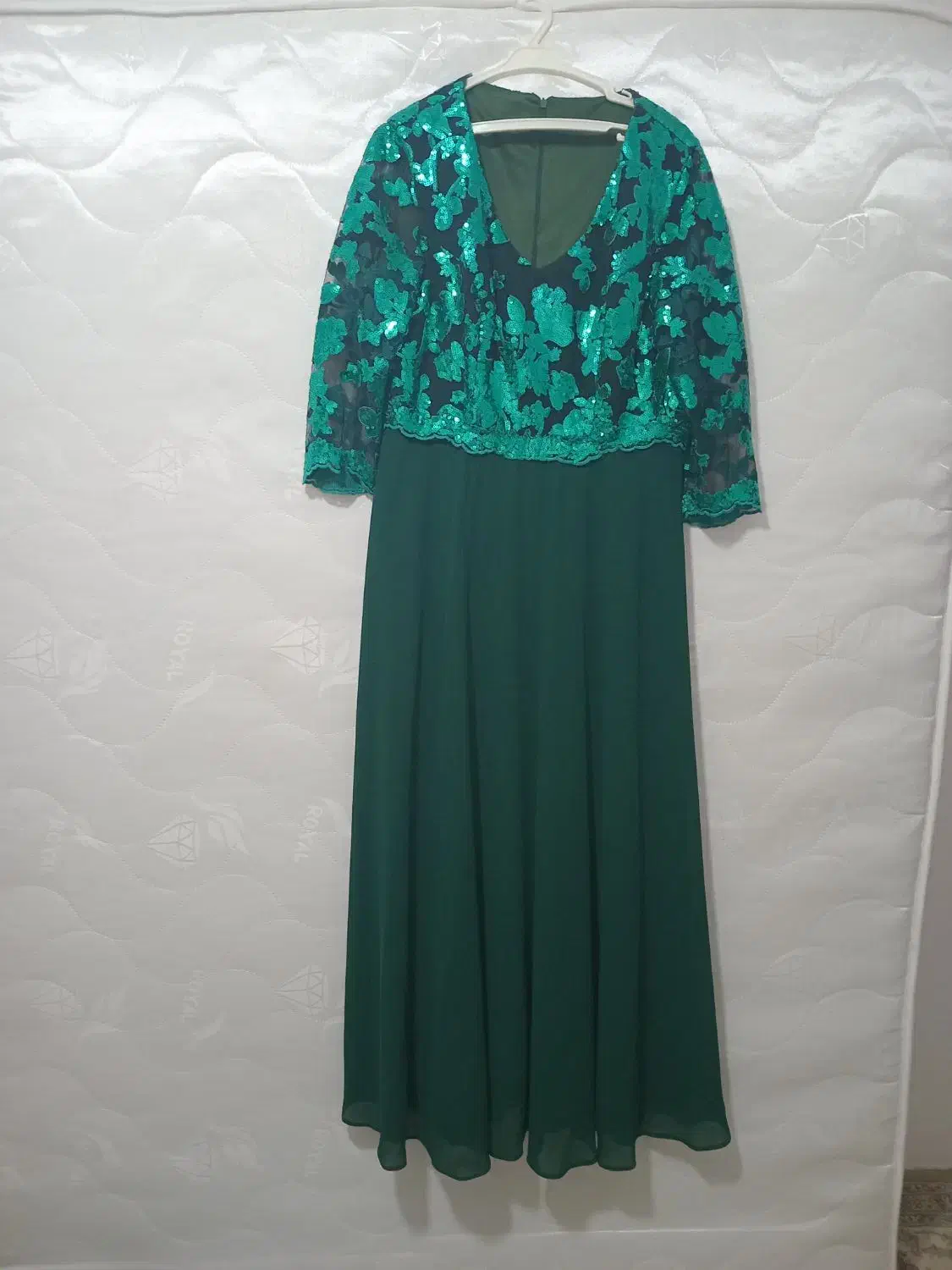 دو دست لباس مجلسی|لباس|تربت‌حیدریه, منصوریه|دیوار