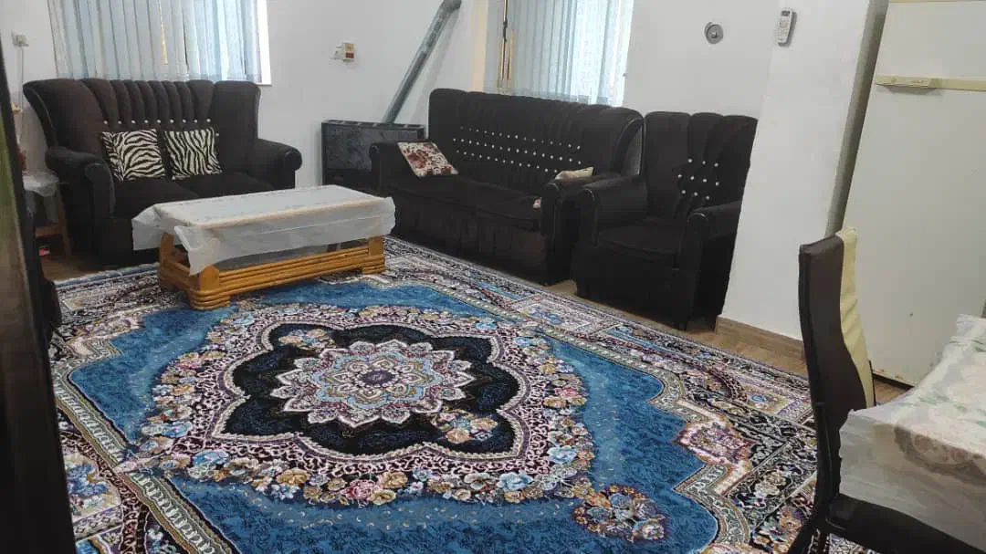 تخت یک نفره و میز ناهار خوری و مبل پنج نفر|مبلمان خانگی و میز عسلی|تهران, شهرک پاسداران|دیوار