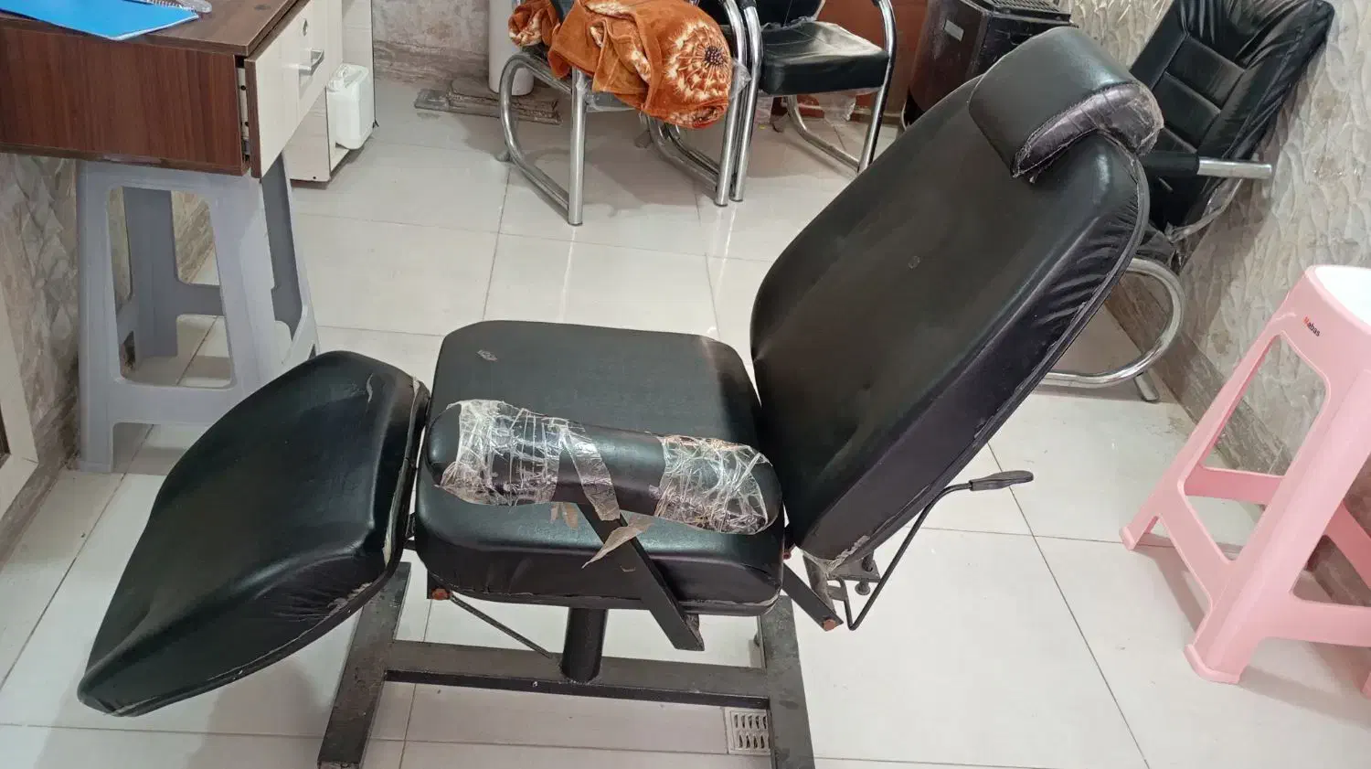 لوازم ارایشگاه زنانه|آرایشگاه و سالن‌های زیبایی|مشهد, کلاته برفی|دیوار