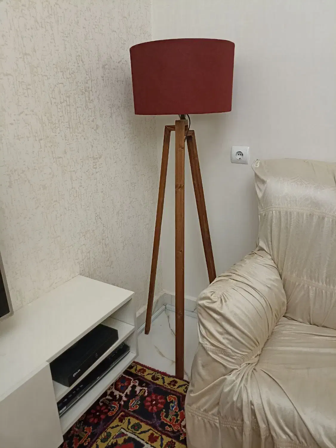 آباژور کنار سالنی|چراغ خواب و آباژور|باسمنج, |دیوار