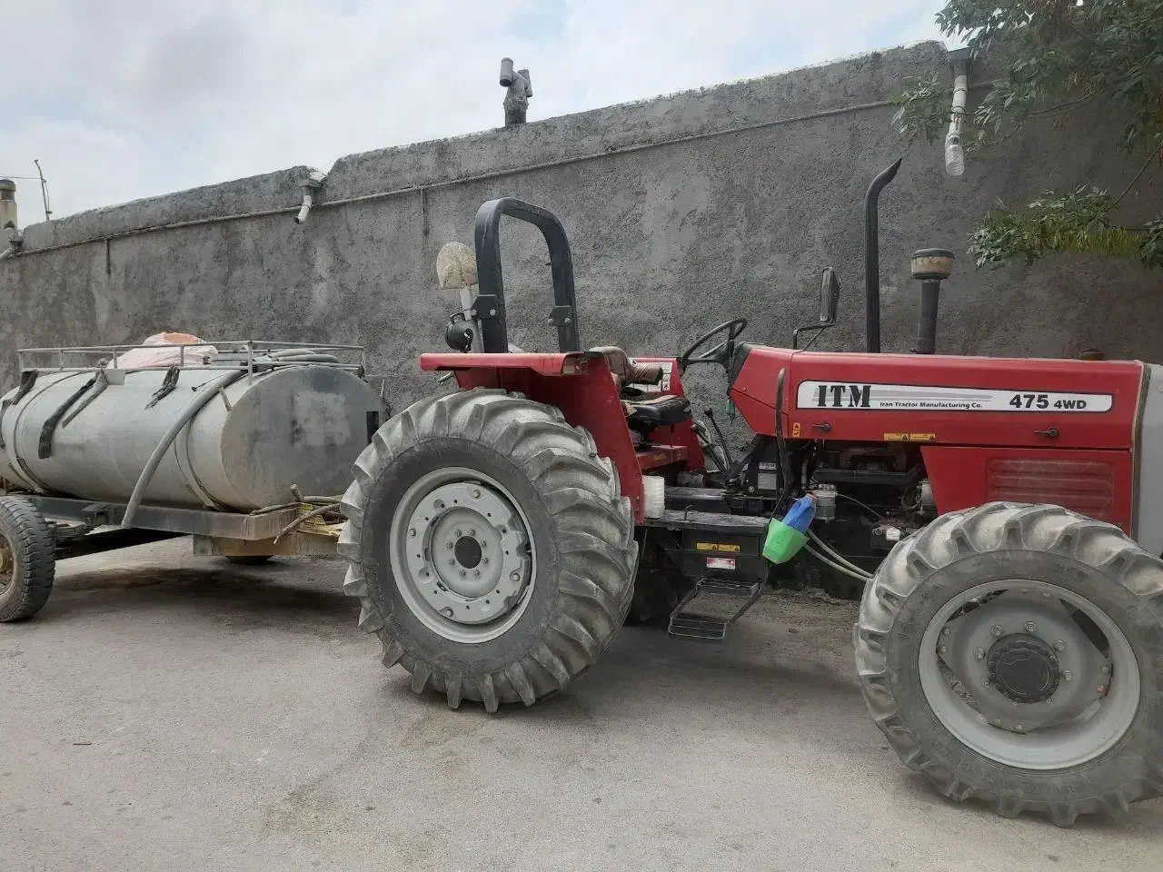 کار با تراکتور|خدمات باغبانی و درختکاری|مریوان, |دیوار