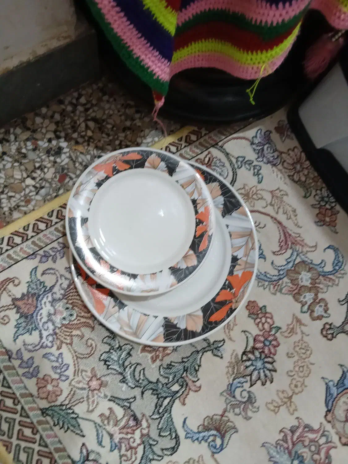 بشقاب برزگ و ۶تا بشقاب میوه خوری چینی|ظروف سرو و پذیرایی|دزفول, |دیوار