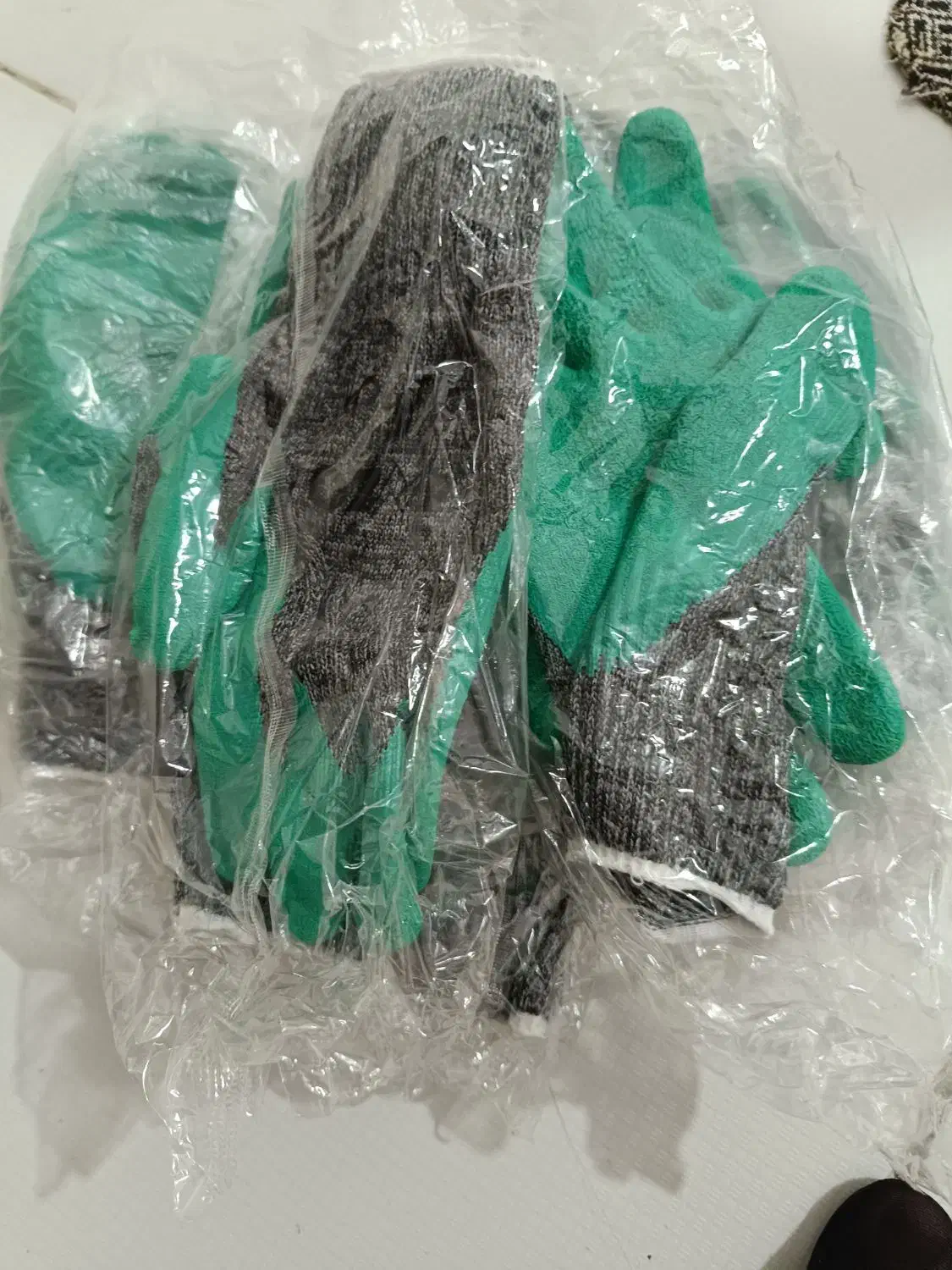 لباس وکفش کار|لباس|صدرا-فارس, فاز ۱|دیوار