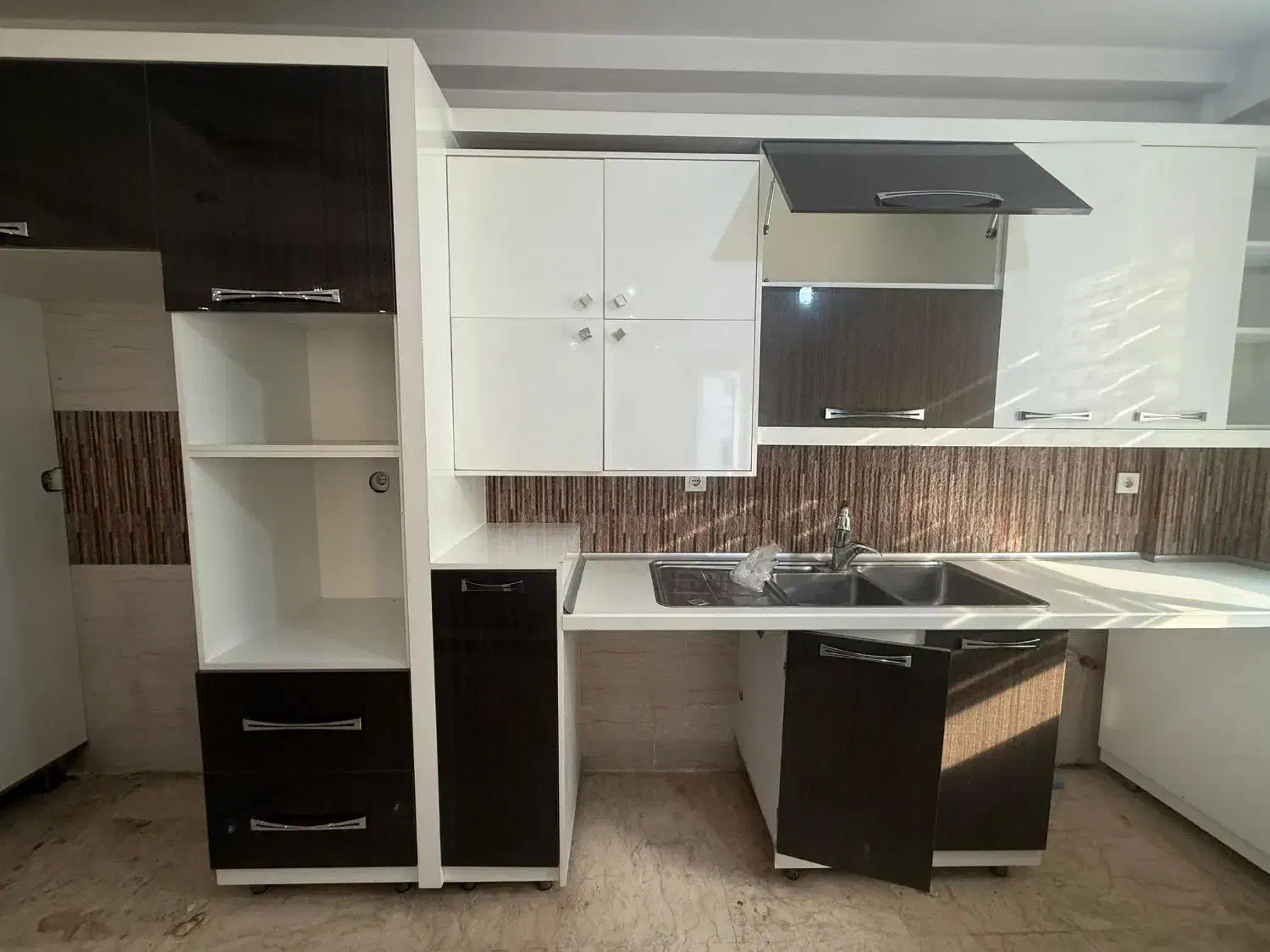 کابینت هایگلاس ترک کاملا نو به همراه سینک|مصالح و تجهیزات ساختمان|تهران, شهران شمالی|دیوار