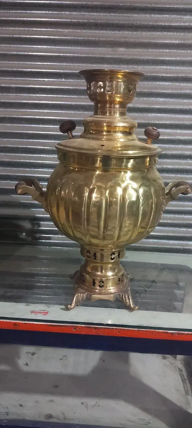 یک عدد سماور ۶ لیتری زغالی تمام برنجی سنگین وزن|سماور، چایساز، قهوهساز|نهاوند, |دیوار