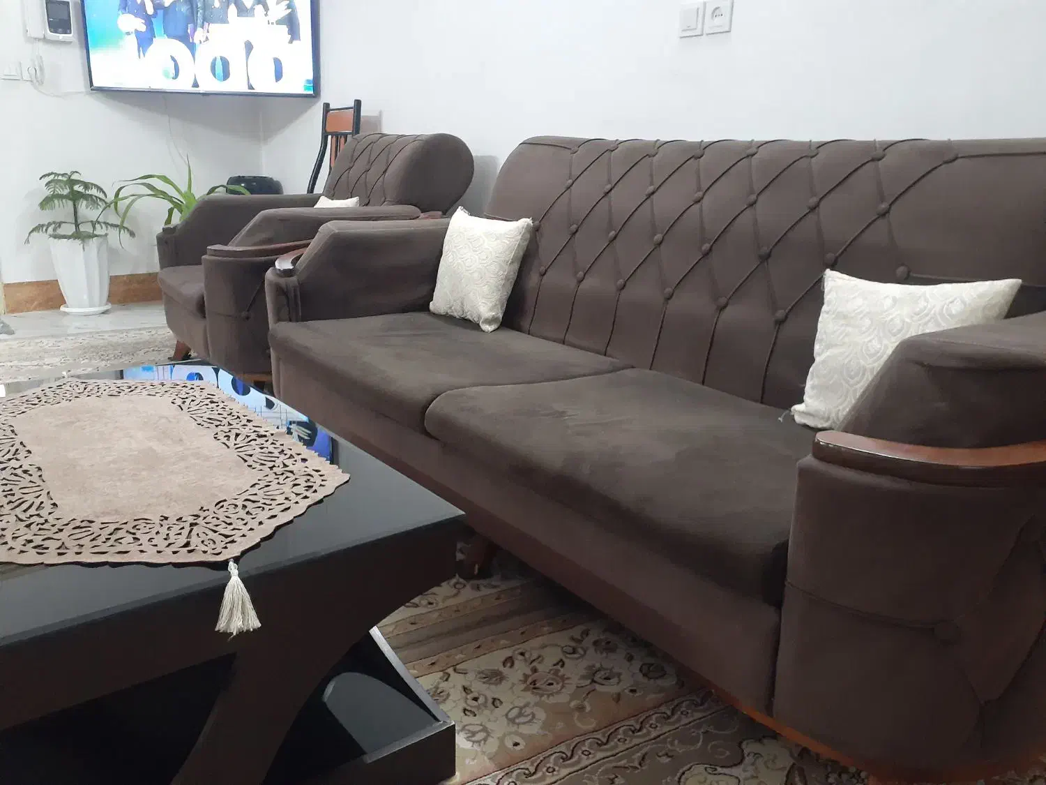 مبلمان ومیزعسلی|مبلمان خانگی و میز عسلی|ابریشم, |دیوار