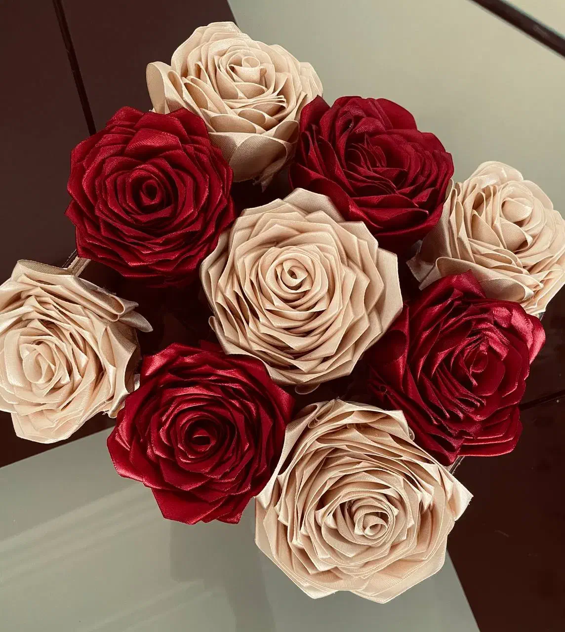 گل رز روبانی آماده تزیین کاغذ پیچ و جعبه کادو|گل مصنوعی|گرگان, |دیوار