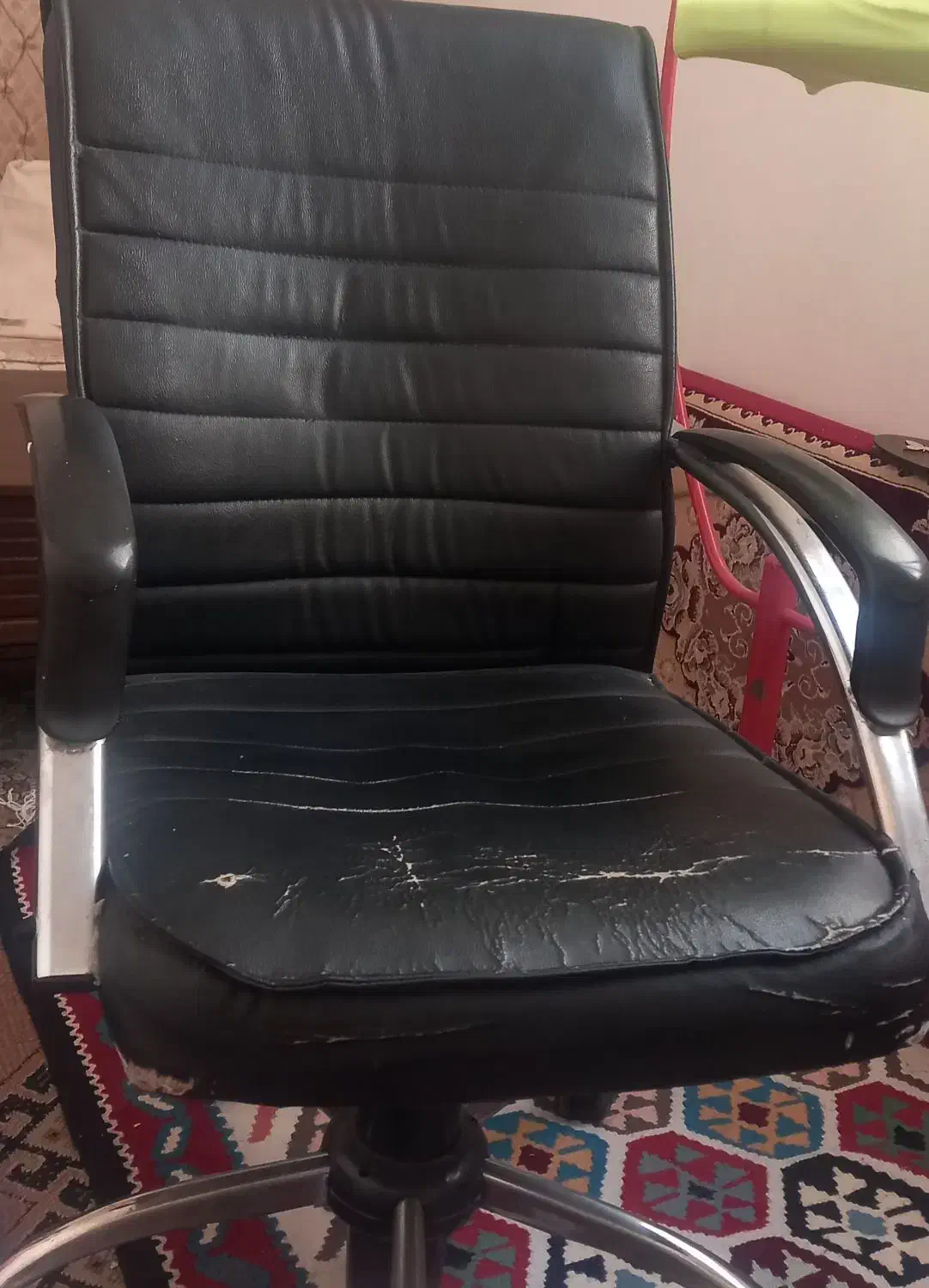 صندلی مناسب میزکار|صندلی و نیمکت|رباط‌کریم, رباط‌کریم|دیوار