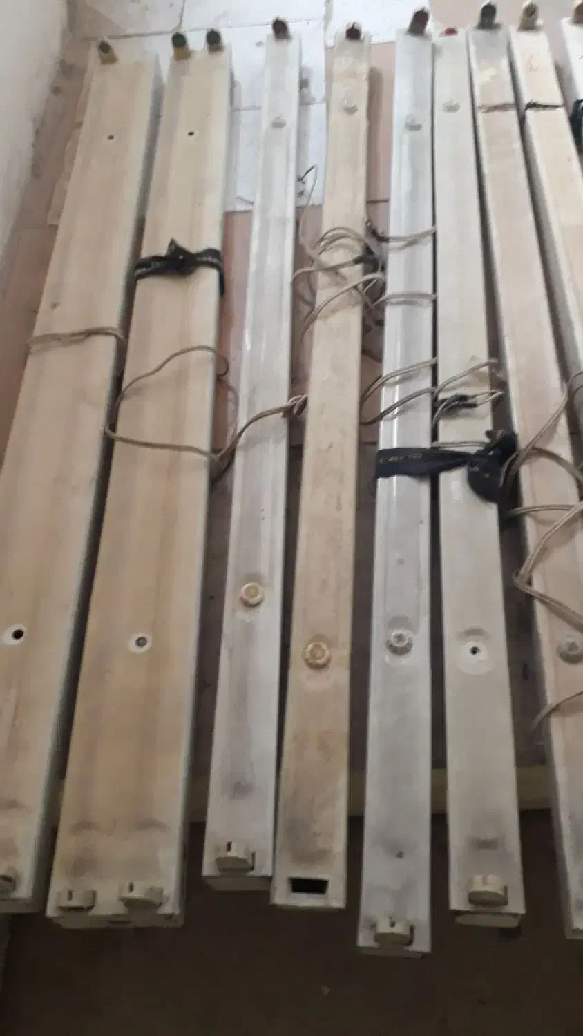 ۸ عدد قاب مهتابی به همراه ۴  عدد لامپ  مهتابی|لامپ و چراغ|پاکدشت, پاکدشت (مامازند)|دیوار