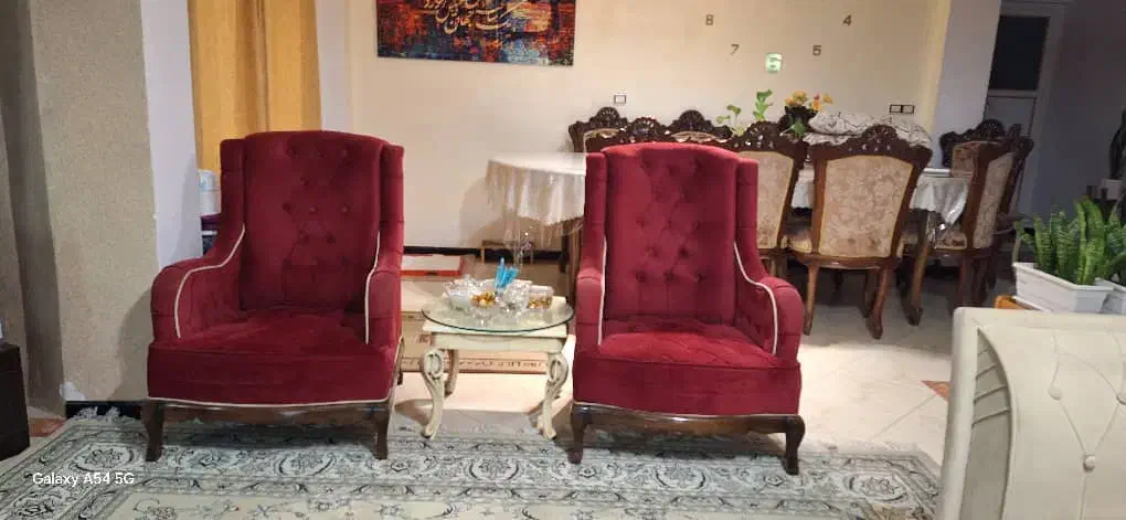 مبلمان راحتی ۷نفره دوتا زرشکی  وکرم پنج نفره|مبلمان خانگی و میز عسلی|نور, |دیوار