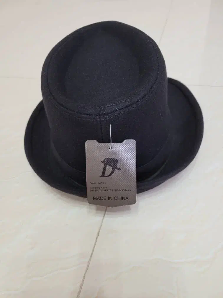 کلاه و وسایل دیگر|لباس|رشت, حمیدیان|دیوار