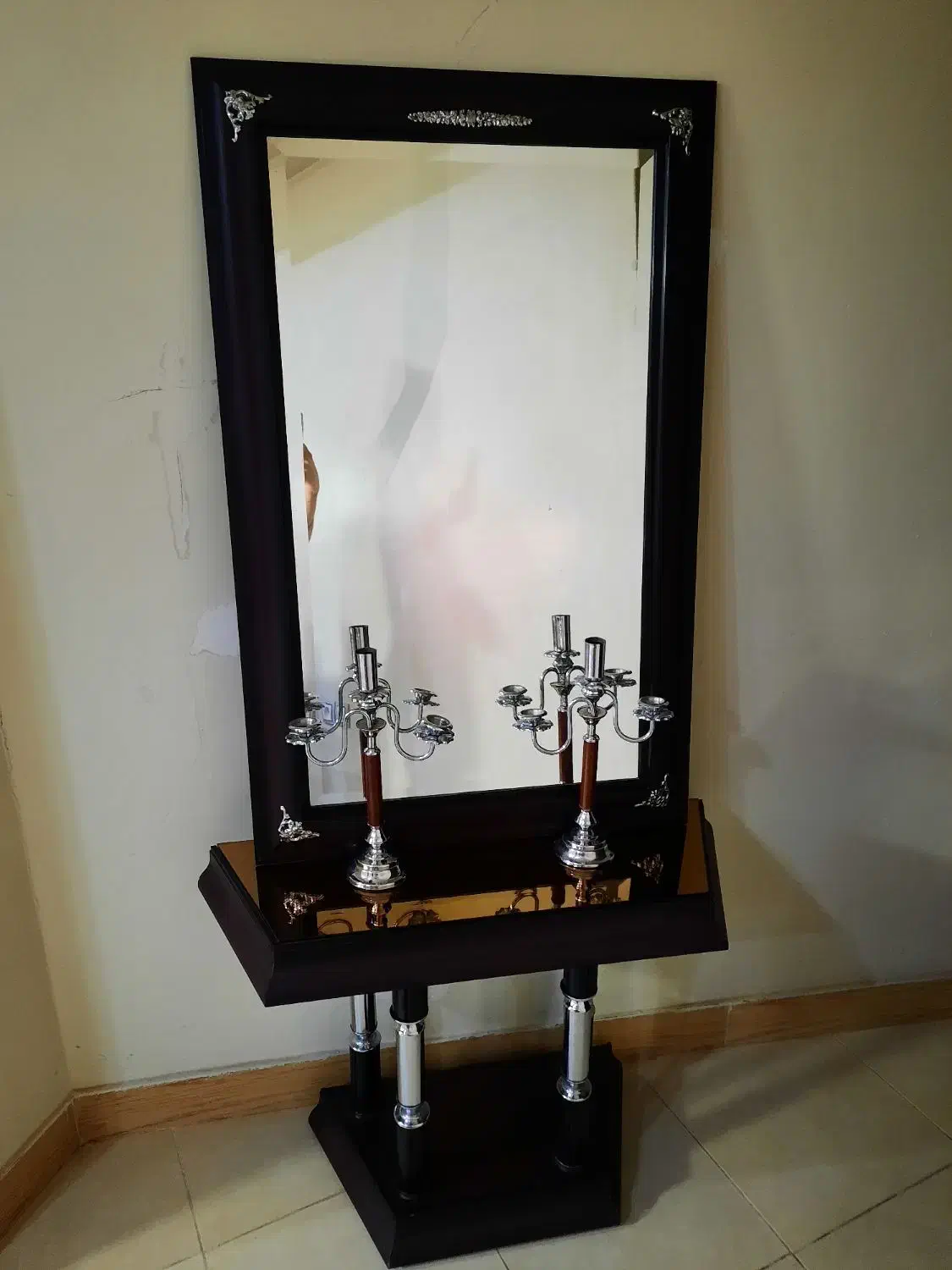 آینه|آینه|فردیس, فردیس|دیوار