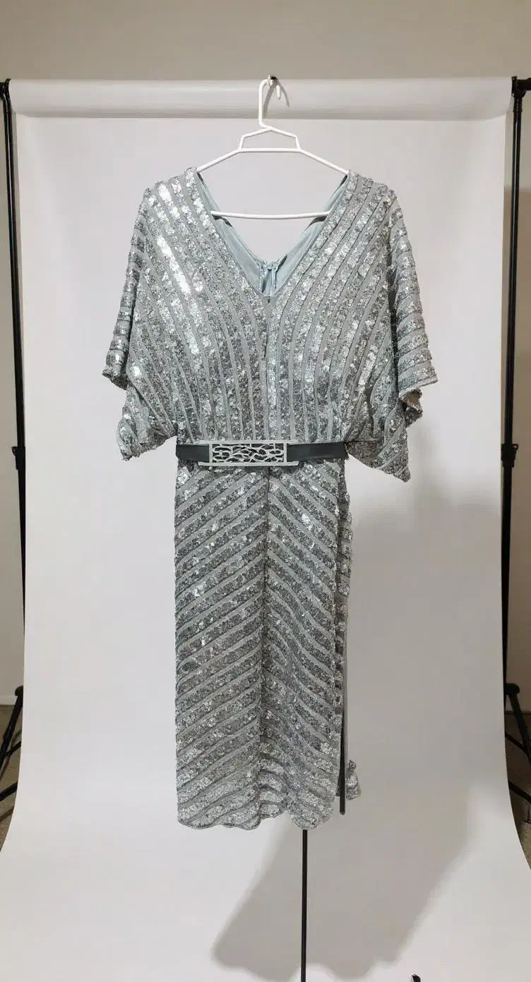 لباس مجلسی زنانه نقره ای درخشان|لباس|مشهد, شهرک امام هادی (شهرک غرب)|دیوار