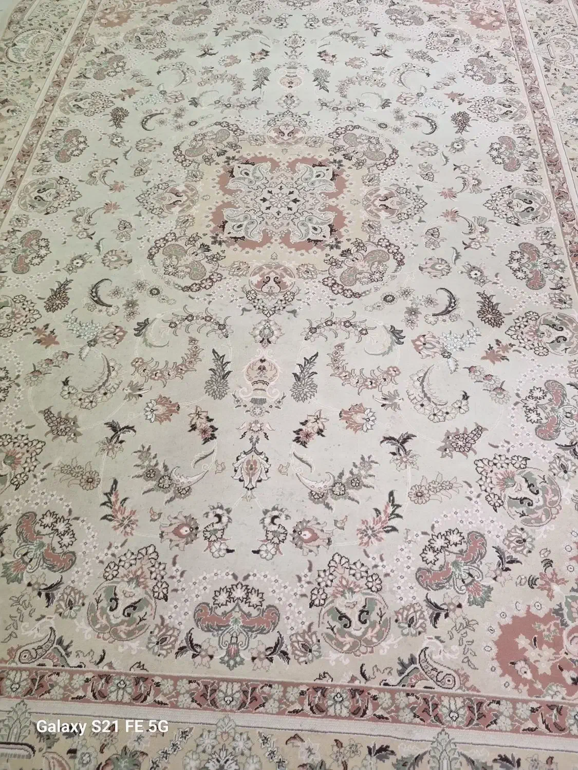 2تا فرش 9 متری|فرش|اصفهان, باغ زرشک|دیوار