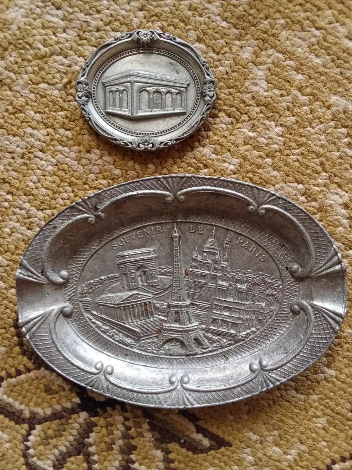 تعدادی وسایل قدیمی و عتیقه|کلکسیون اشیاء عتیقه|گنبد کاووس, |دیوار