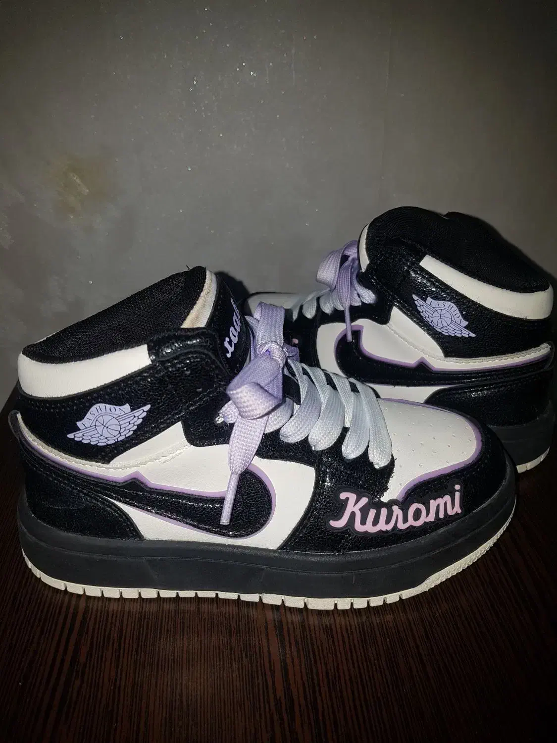 کفش کتونی خارجی دخترانه سایز ۳۱بسیار تمیز در حد نو|کفش و لباس بچه|باقرشهر, |دیوار