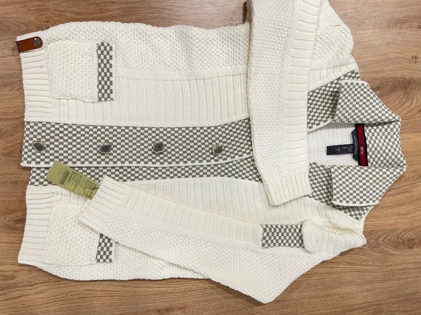 بافت گرم|لباس|نیشابور, تختی|دیوار