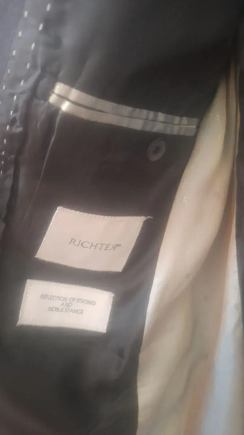 کت و شلوار خارجی نوک مدادی.|لباس|اندیشه, اندیشه فاز ۱|دیوار