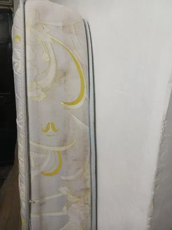 تشک تخت|تشک تختخواب|مشهد, هفت تیر (نه دره)|دیوار