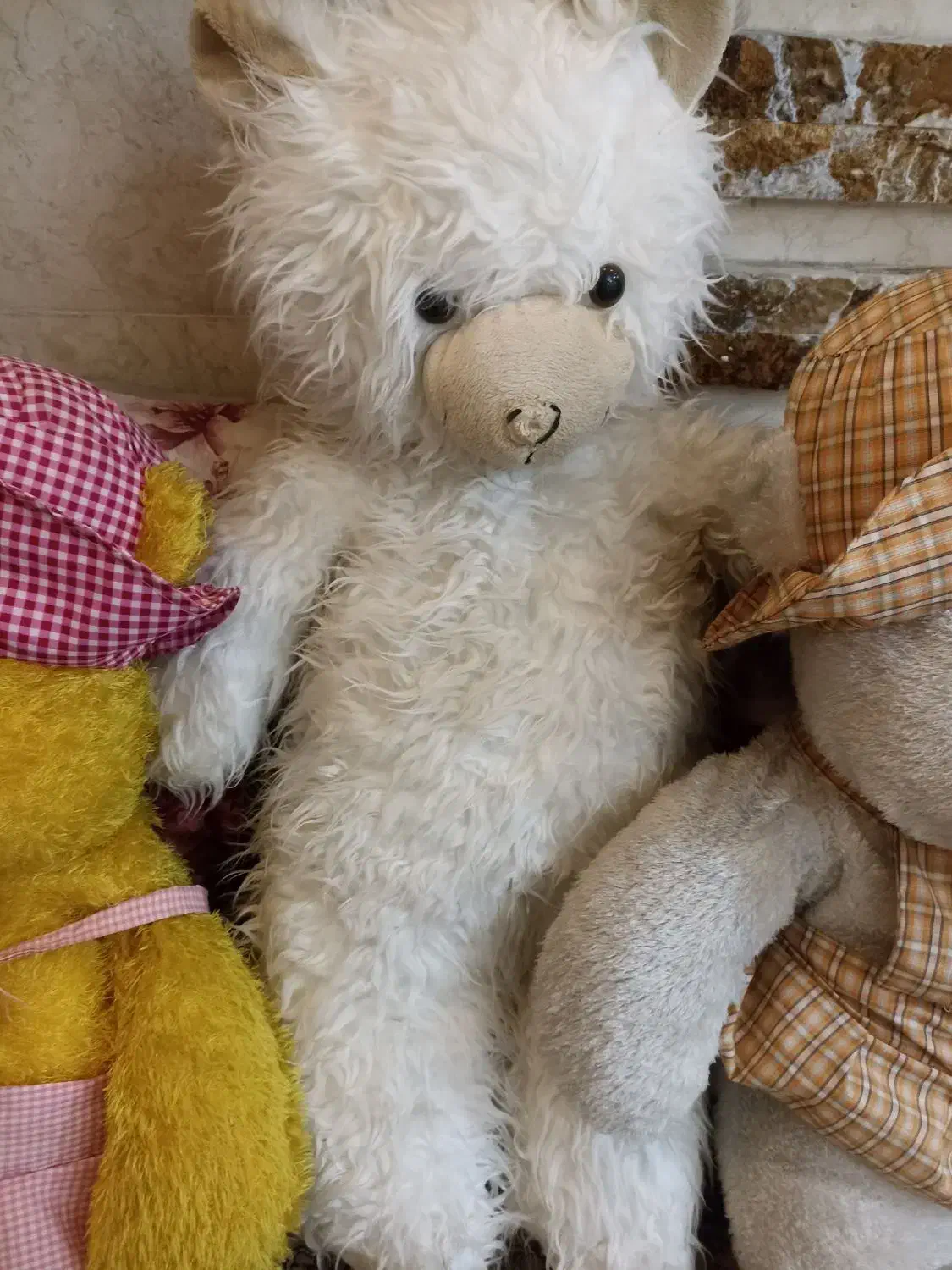 عروسک خرسی|اسباب‌بازی بچه|قم, نیروگاه|دیوار