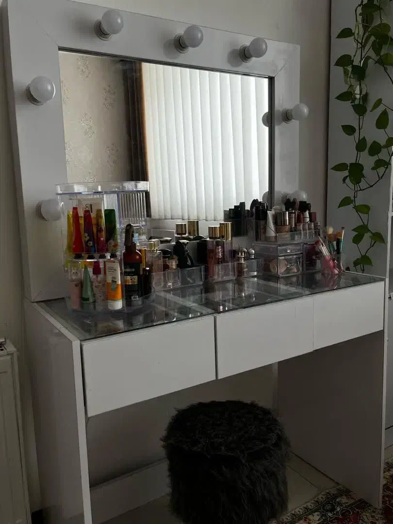 میز ارایش وگریم|جاکفشی، کمد، دراور|یزد, |دیوار