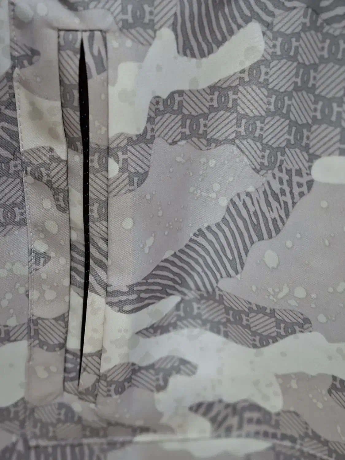 هم پالتو هم بارانی|لباس|گرمدره, |دیوار