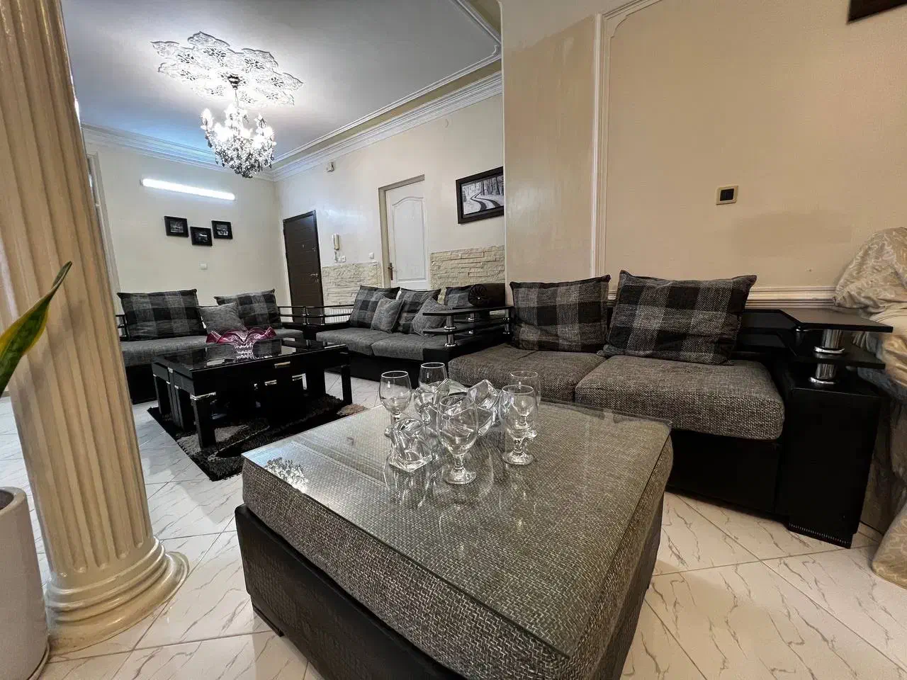 فروش فوری مبلمان|مبلمان خانگی و میز عسلی|تهران, صادقیه|دیوار