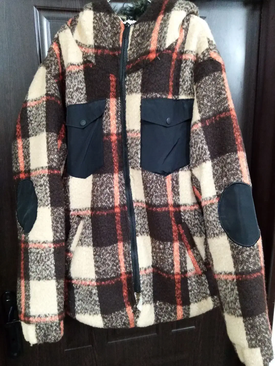 پالتو|لباس|اردبیل, |دیوار