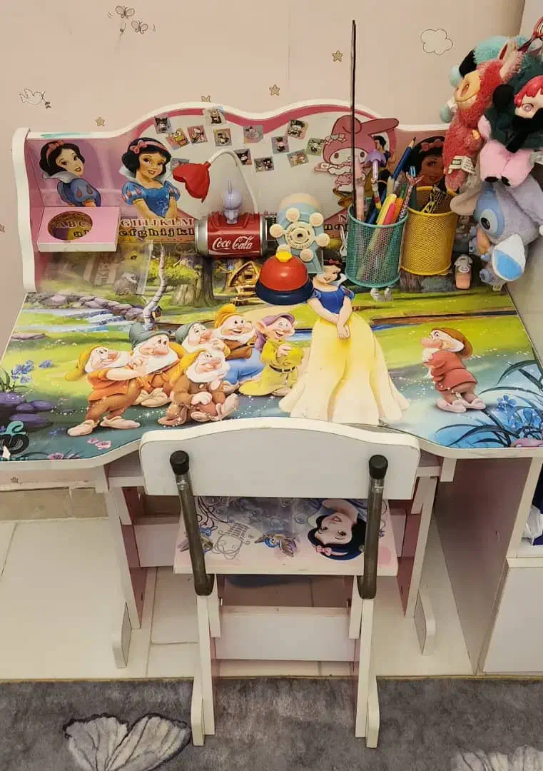 فرش تخت و کمد و میزتحریر دخترانه|تخت و صندلی بچه|رشت, کوی مهر|دیوار