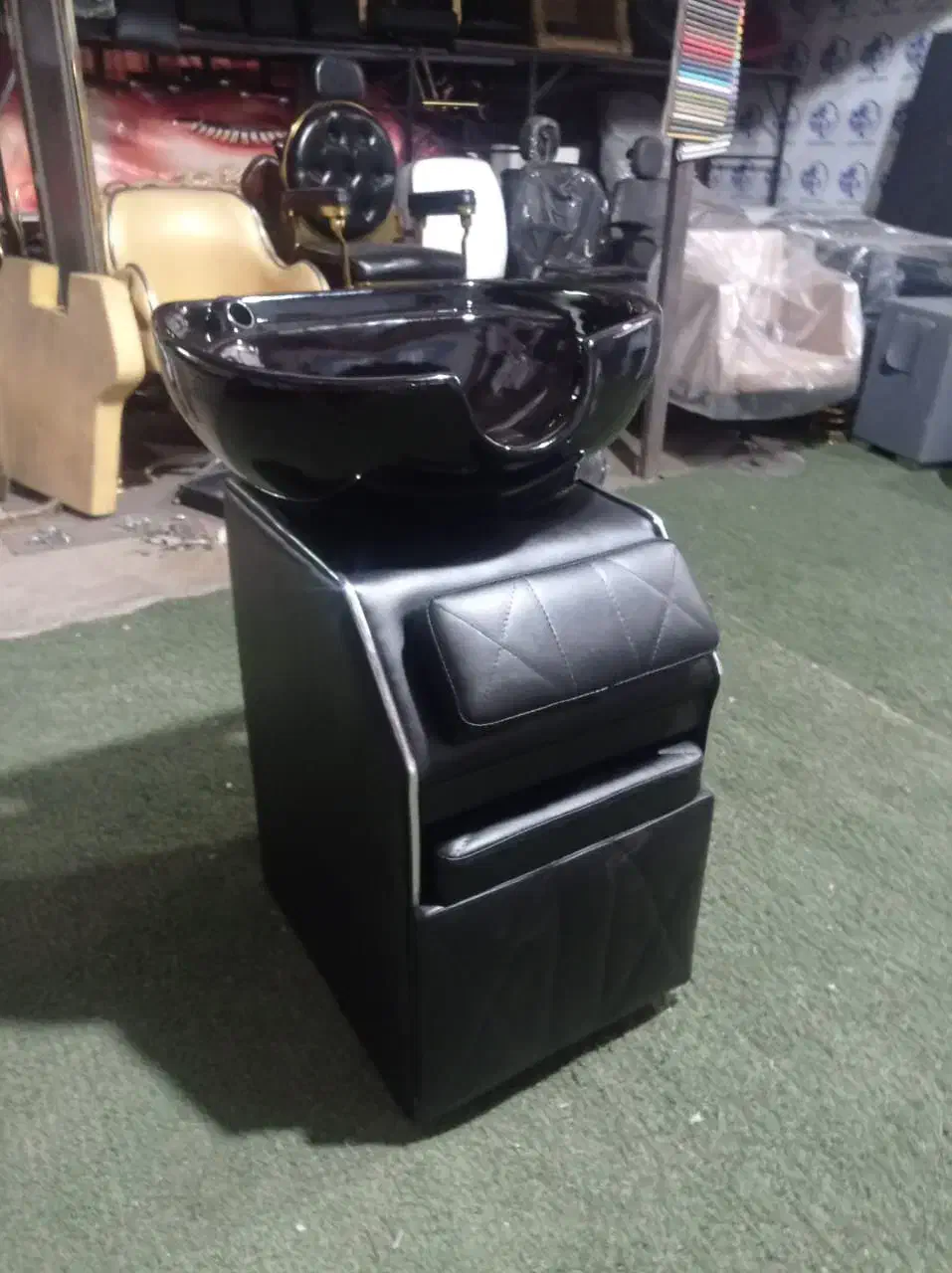 تجهیزات ارایشگاهی/سرشورvip/صندلی اصلاح x1/آینه Q1|آرایشگاه و سالنهای زیبایی|مریوان, |دیوار