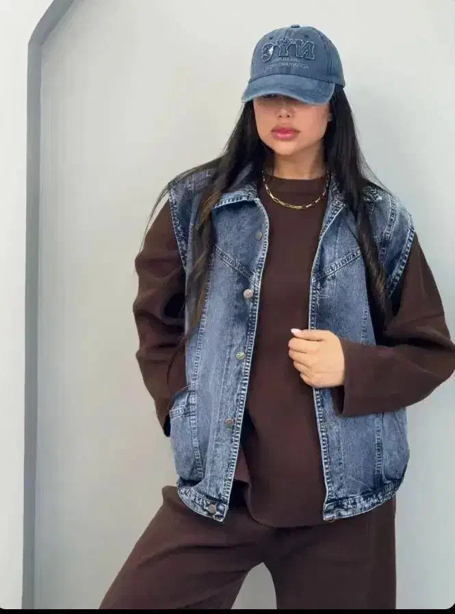 وست جین|لباس|سبزوار, شرق کال میانی|دیوار